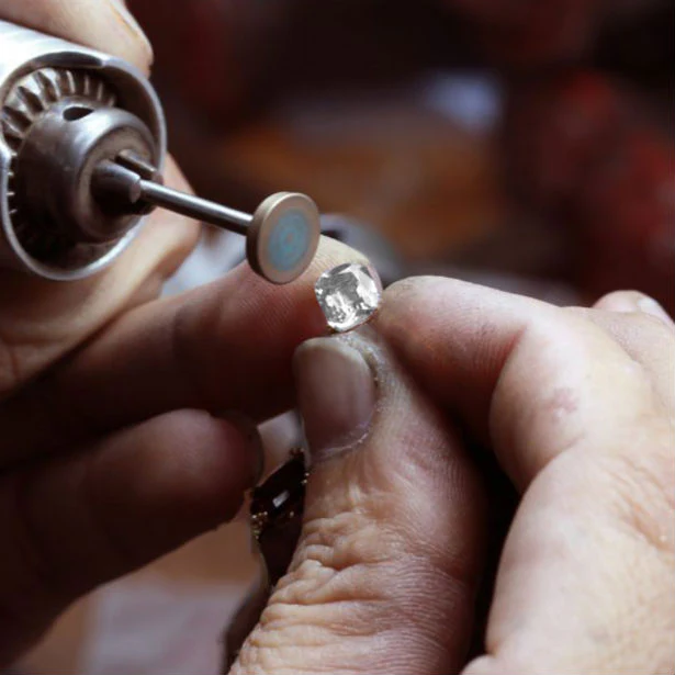 A Guide to Diamond Cutting Styles: Choosing the Ideal Cut for Your Needs